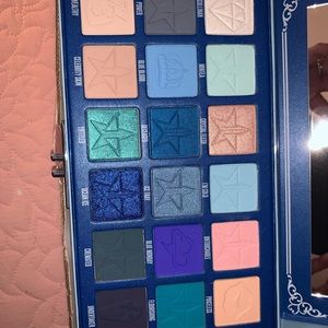 Jeffree Stat Cosmetics - Blue Blood palette.